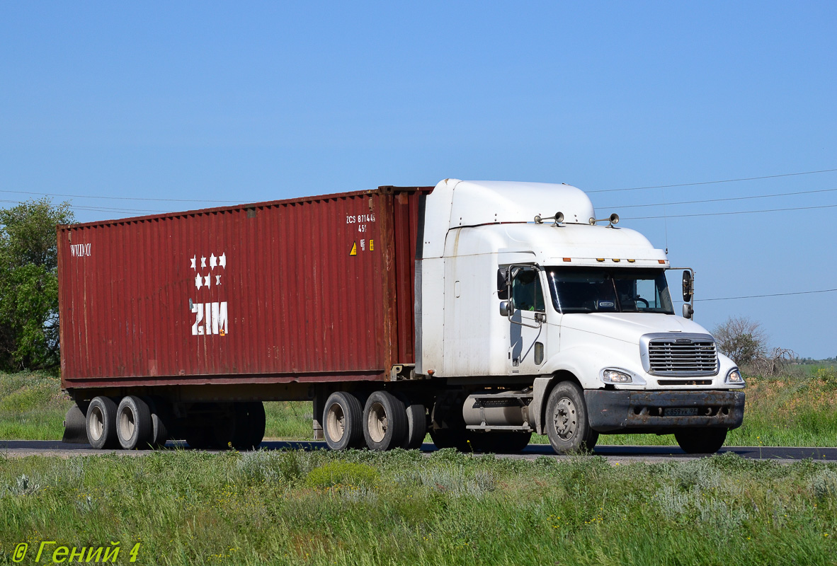 Краснодарский край, № С 859 УК 93 — Freightliner Columbia