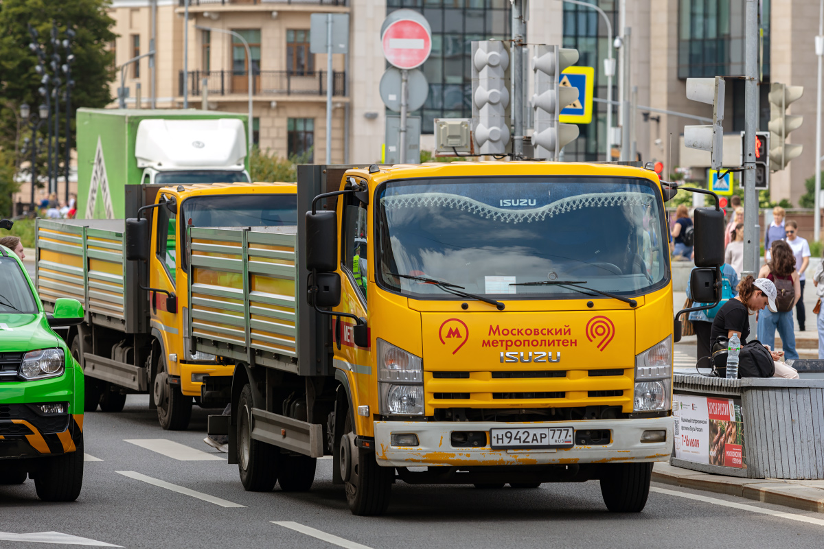 Москва, № Н 942 АР 777 — Isuzu NРR75 [Z7X]