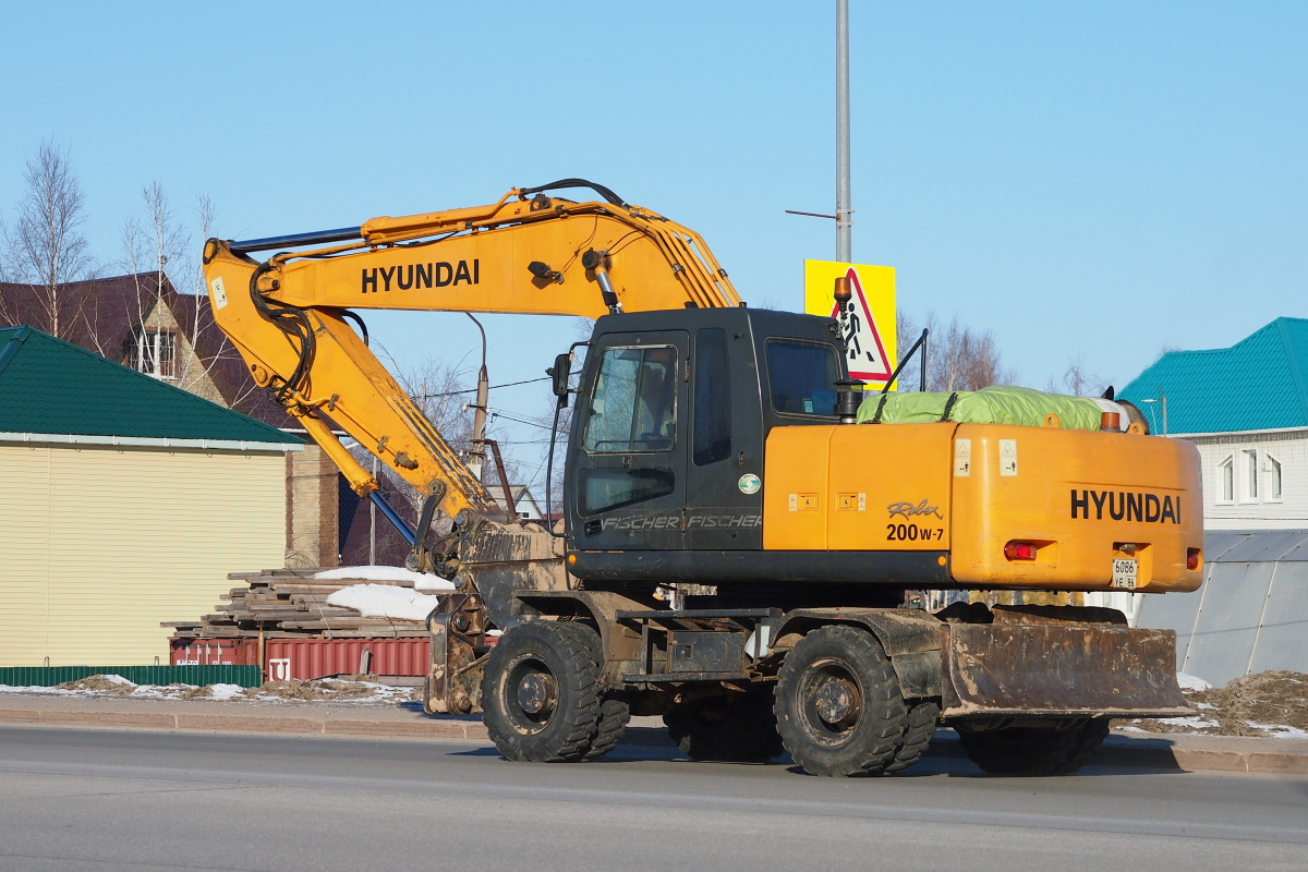 Ханты-Мансийский автоном.округ, № 6086 УЕ 86 — Hyundai R200W