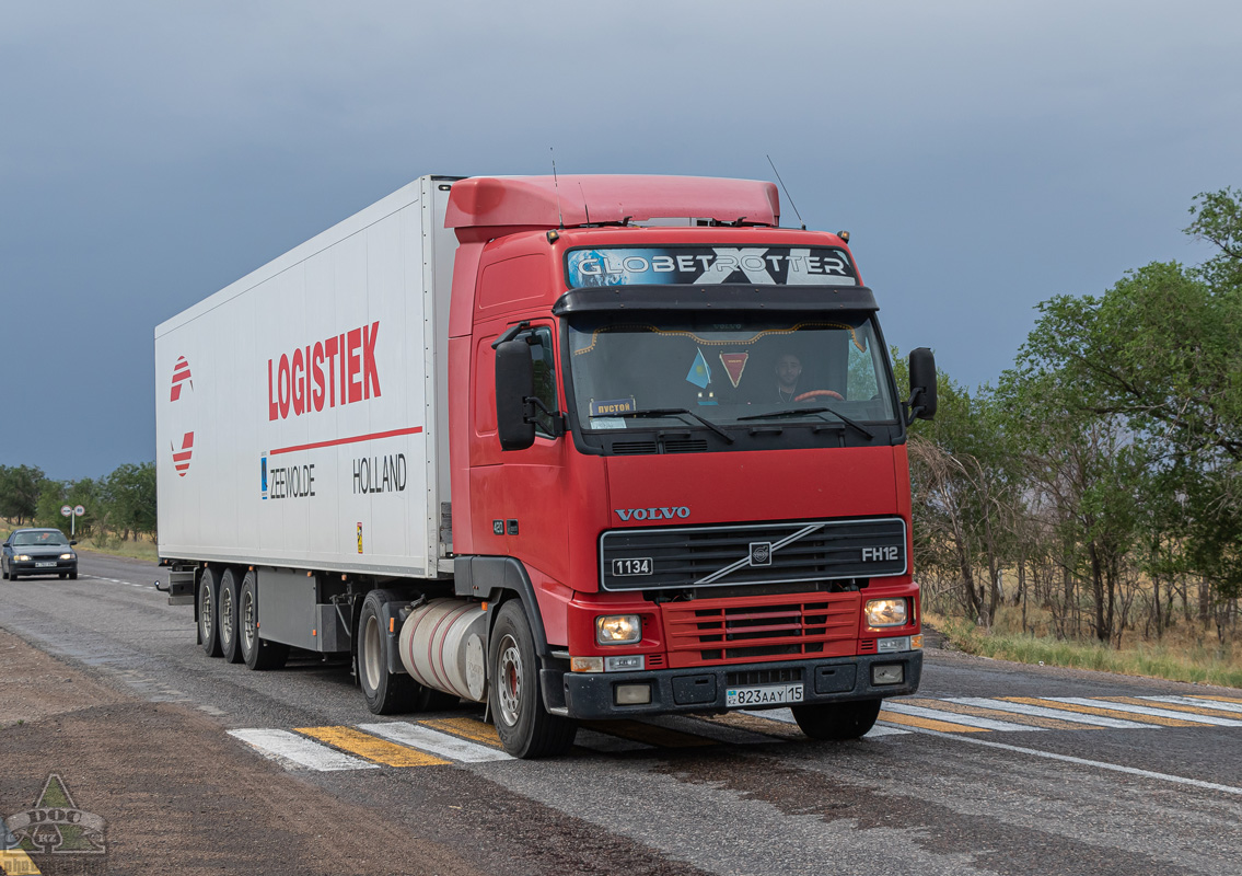 Северо-Казахстанская область, № 823 AAY 15 — Volvo ('1993) FH12.420