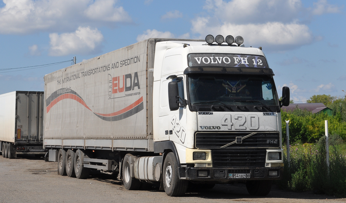 Жамбылская область, № 054 SBZ 08 — Volvo ('1993) FH12.420