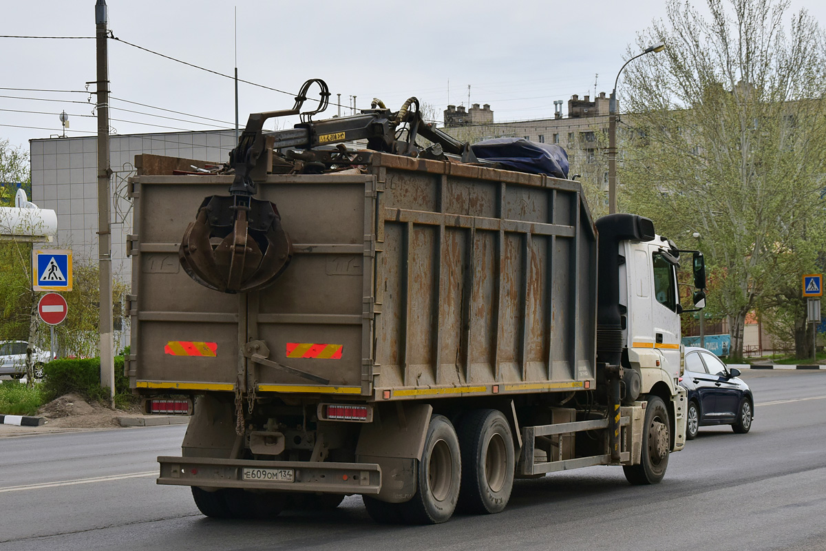 Волгоградская область, № Е 609 ОМ 134 — КамАЗ-65207-S5