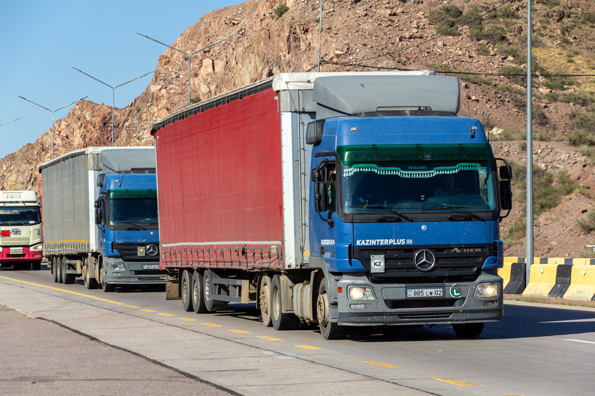 Алматы, № 885 LW 02 — Mercedes-Benz Actros ('2003) 2541