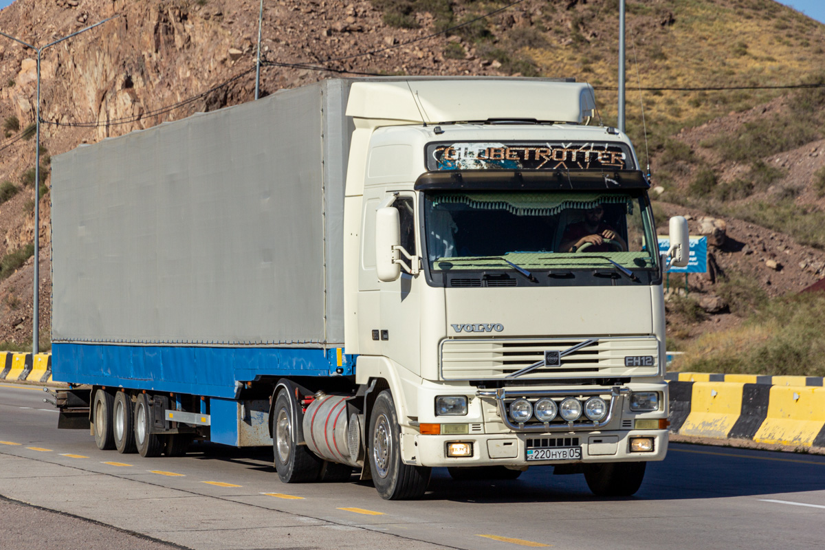 Алматинская область, № 220 HYB 05 — Volvo ('1993) FH12.380