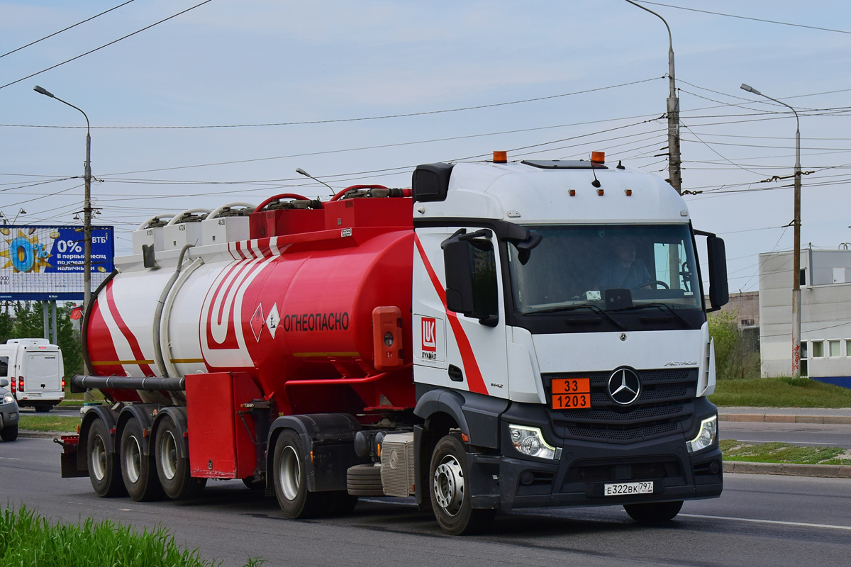 Волгоградская область, № Е 322 ВК 797 — Mercedes-Benz Actros '18 1842 [Z9M]