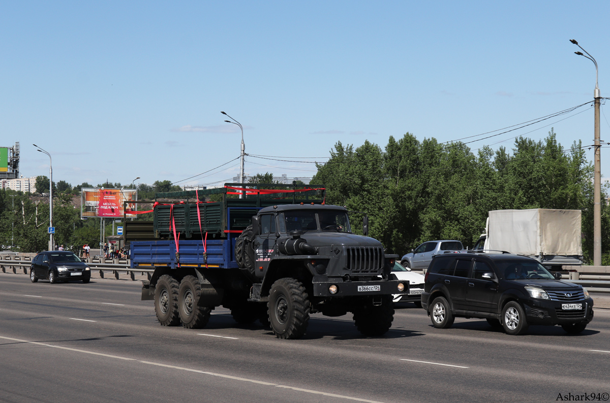 Красноярский край, № В 366 СС 124 — Урал-4320-41