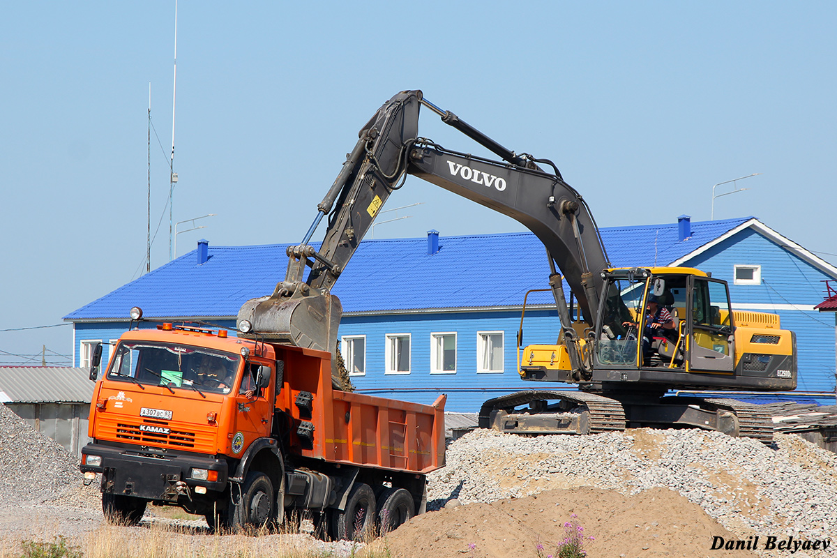 Ненецкий автономный округ, № А 307 ВС 83 — КамАЗ-65111-15 [65111R]; Ненецкий автономный округ, № 0334 ОО 83 — Volvo EC250