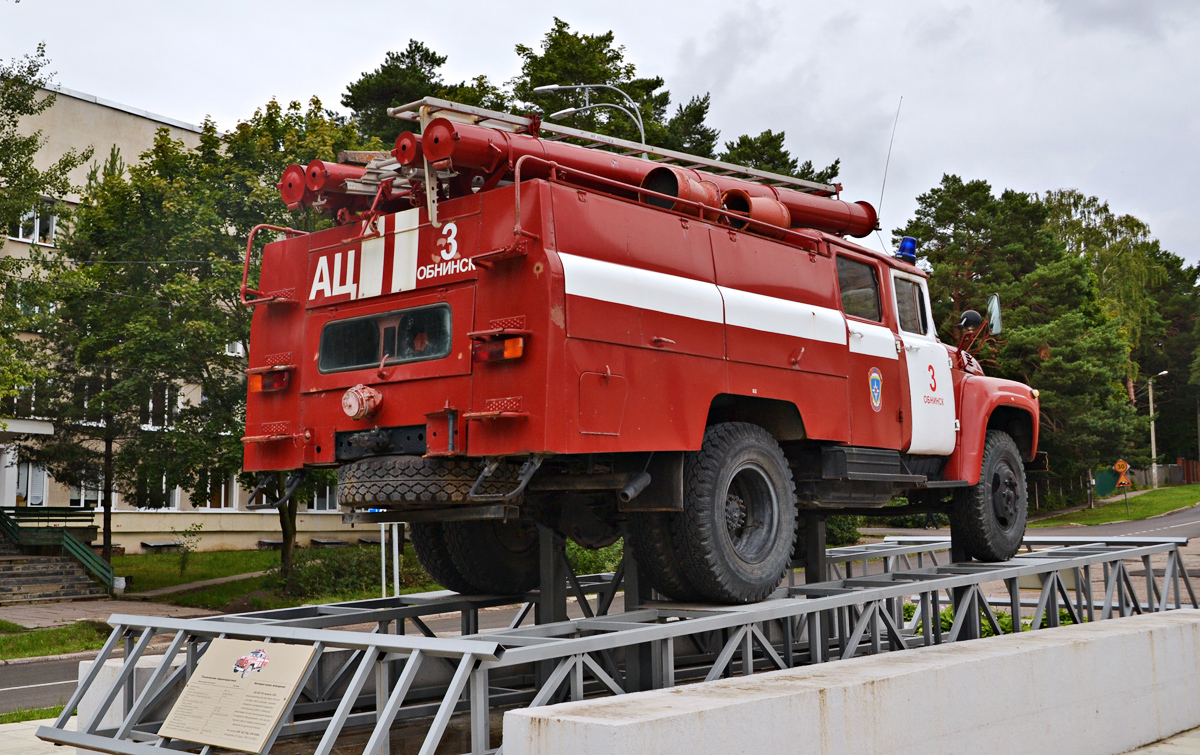 Калужская область, № К 009 СМ 40 — ЗИЛ-431412; Калужская область — Автомобили на постаментах; Техника на постаментах, памятники (Калужская область)