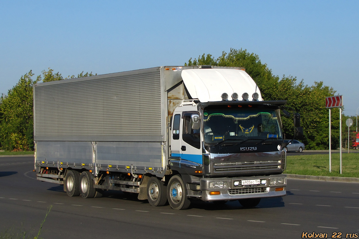 Новосибирская область, № В 935 ВС 154 — Isuzu Giga (общая модель)