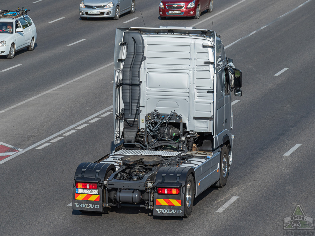 Польша, № LLU 65830 — Volvo ('2008) FH.460