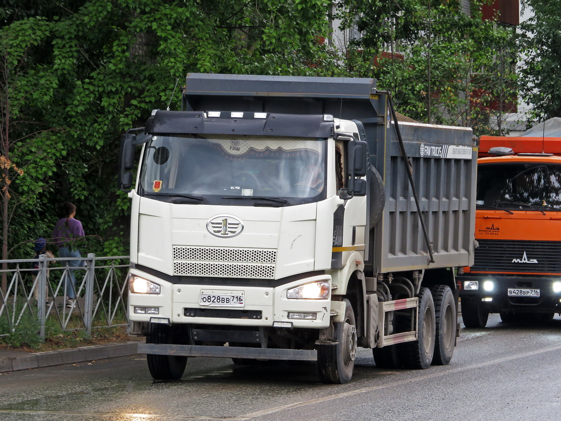 Татарстан, № О 828 ВВ 716 — FAW J6 CA3250