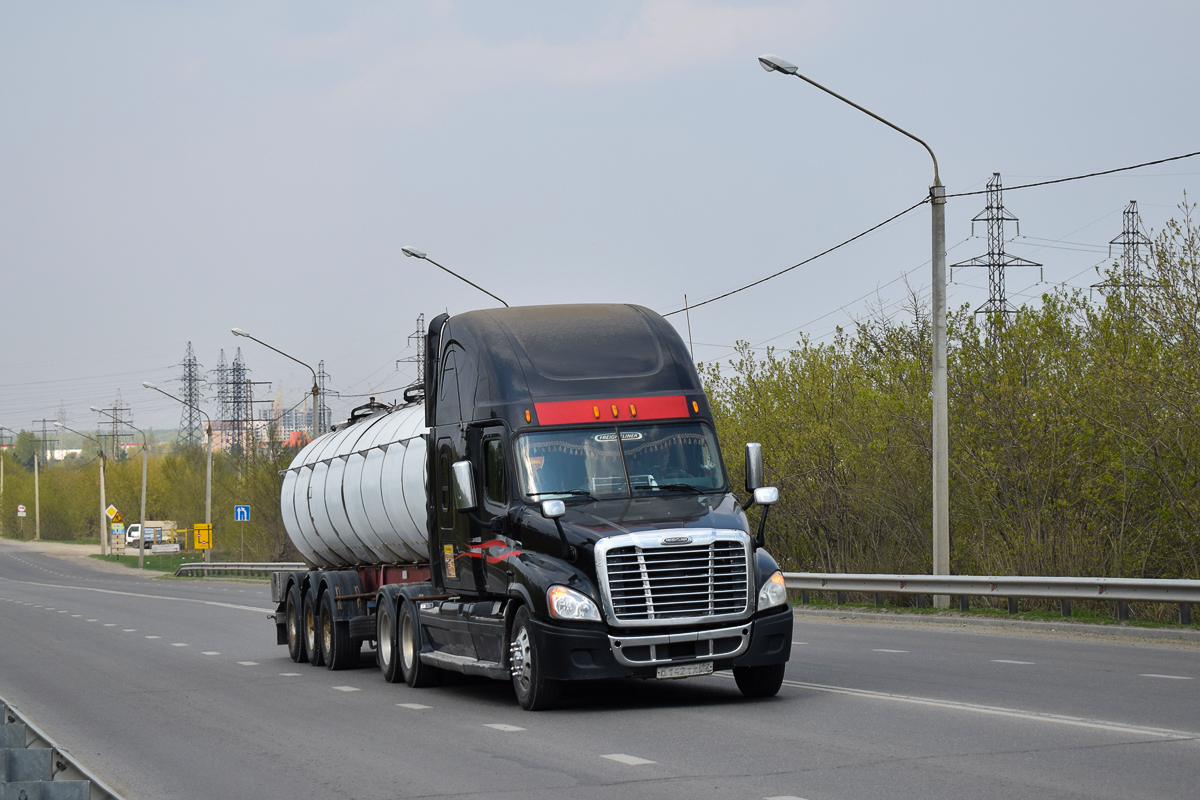 Алтайский край, № О 142 ТК 22 — Freightliner Cascadia