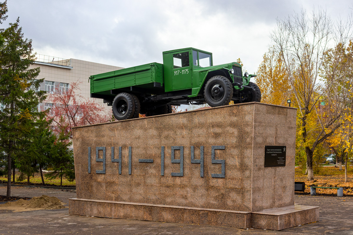 Омская область, № (55) Б/Н 0003 — УралЗИС-5В; Омская область — Автомобили на постаментах; Техника на постаментах, памятники (Омская область)