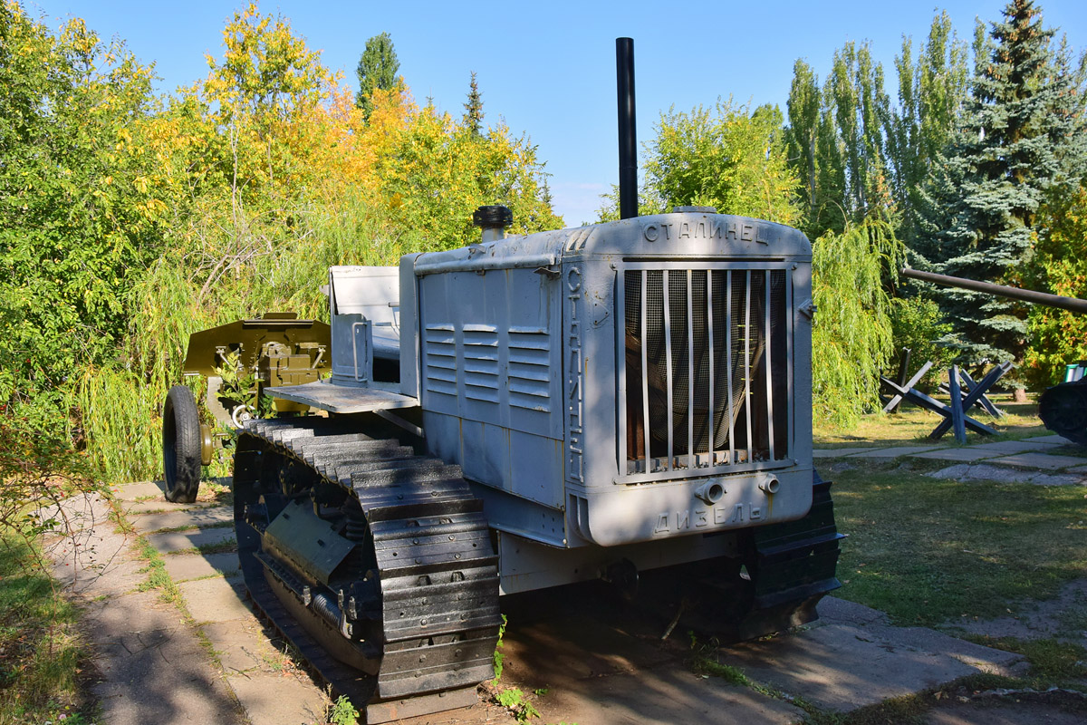 Саратовская область, № (64) Б/Н СТ 0011 — С-65 "Сталинец"; Техника на постаментах, памятники (Саратовская область); Саратовская область — Спецтехника на постаментах