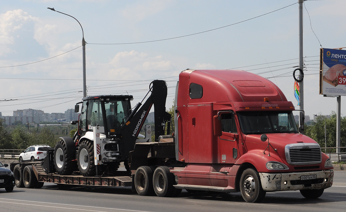 Омская область, № О 001 ЕК 55 — Freightliner Columbia; Омская область — Новая спецтехника