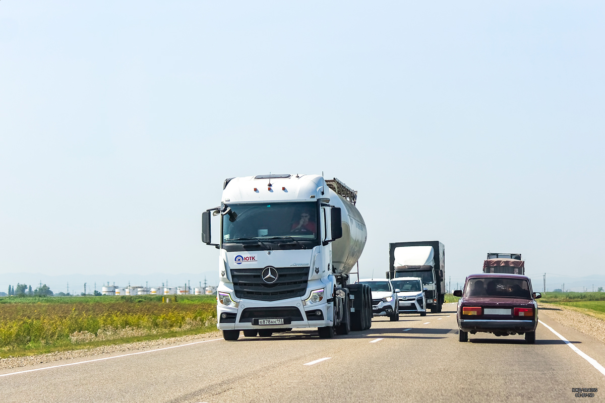 Краснодарский край, № Е 878 АН 193 — Mercedes-Benz Actros '18 2042 [Z9M]