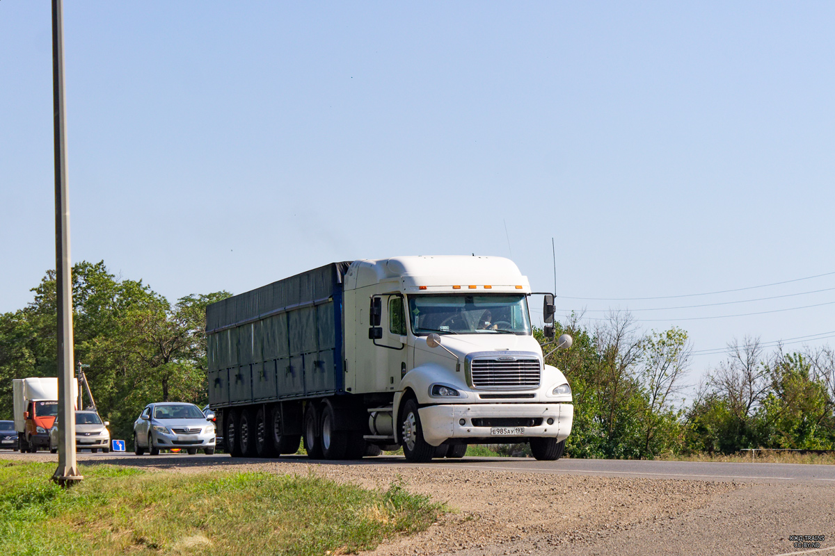 Краснодарский край, № Е 985 АУ 193 — Freightliner Columbia