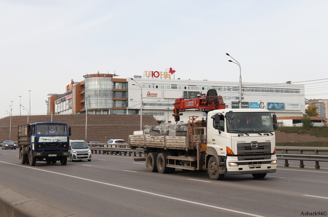 Красноярский край, № Т 390 ОЕ 124 — Hino 700