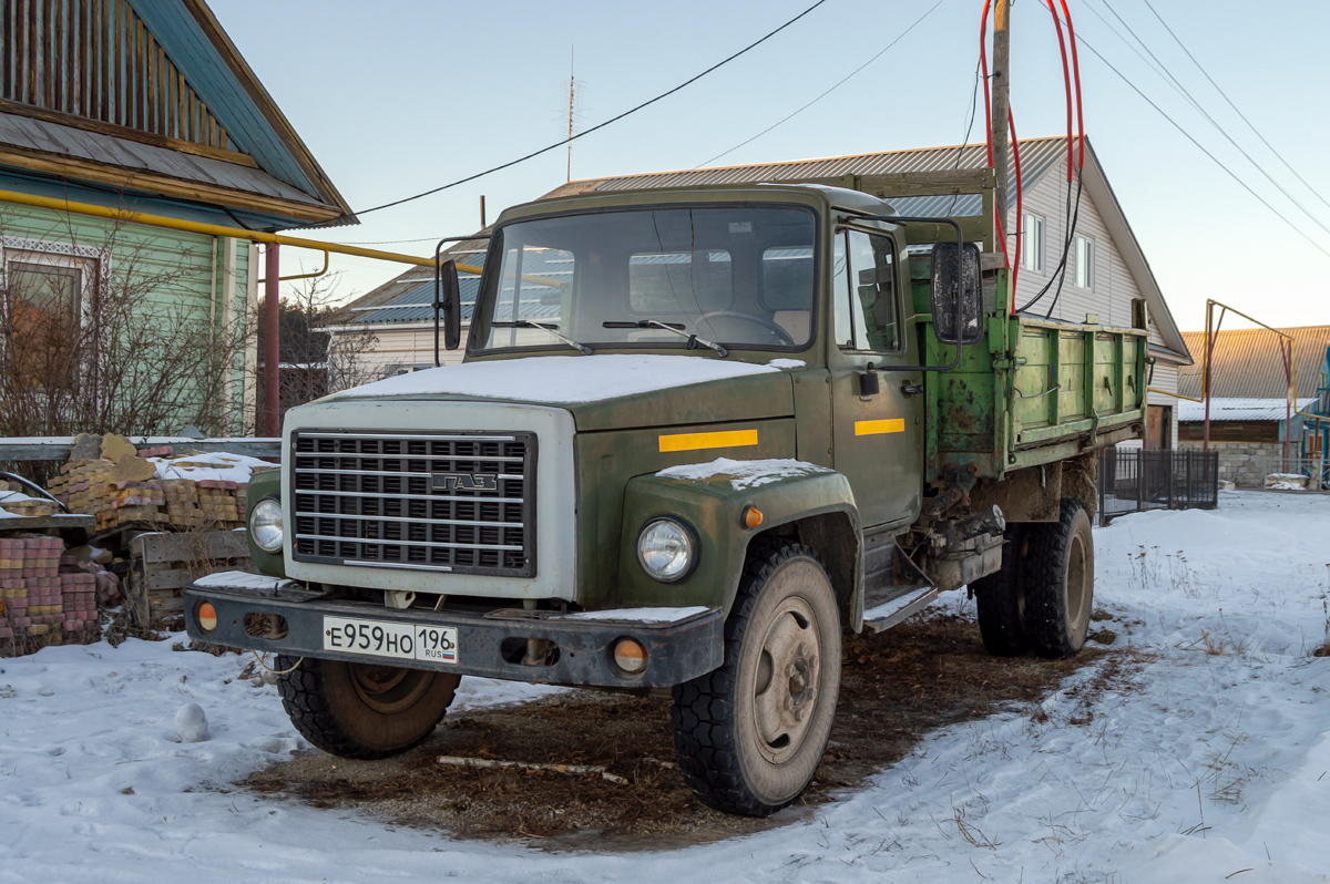 Свердловская область, № Е 959 НО 196 — ГАЗ-33073