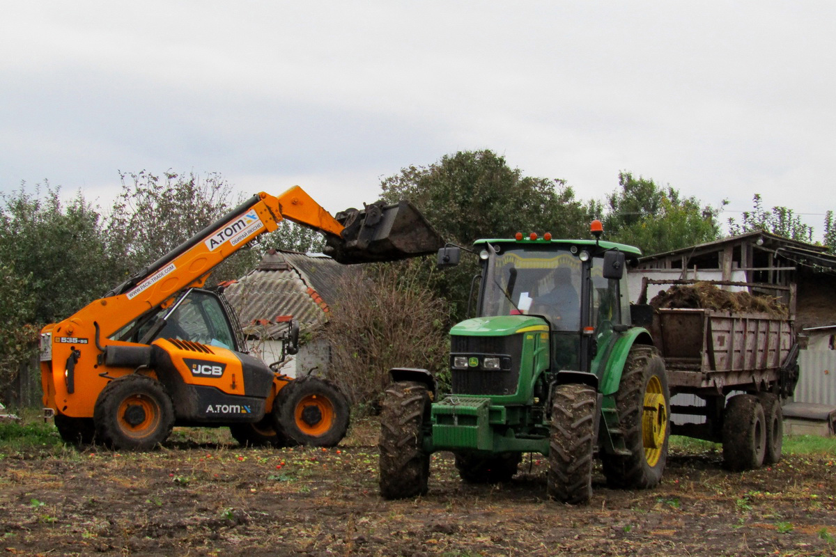 Полтавская область, № 34670 ВІ — JCB (общая модель); Полтавская область, № 37377 BI — John Deere 6135B; Прицепы сельскохозяйственные — Разбрасыватели твёрдых удобрений (общая)