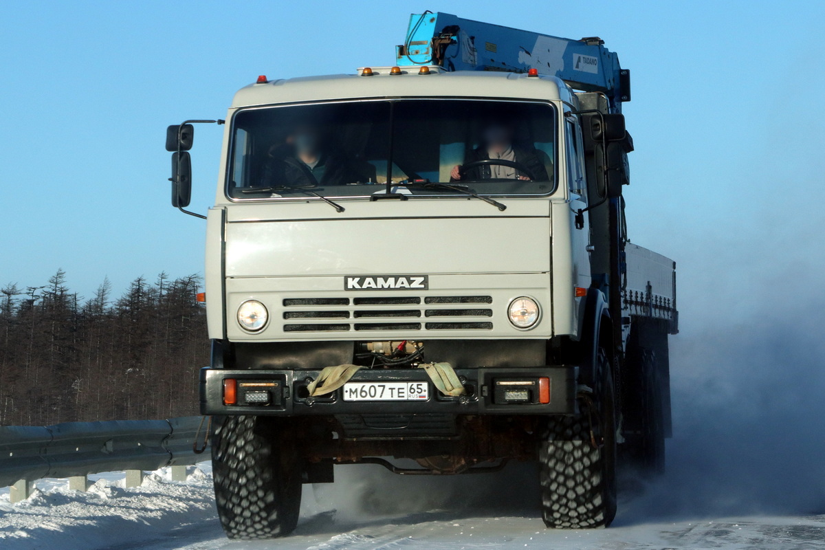 Сахалинская область, № М 607 ТЕ 65 — КамАЗ-53228-15 [53228R]