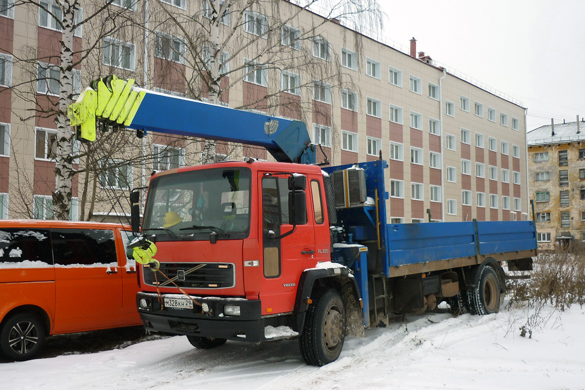 Архангельская область, № М 328 КН 29 — Volvo ('2001) FL