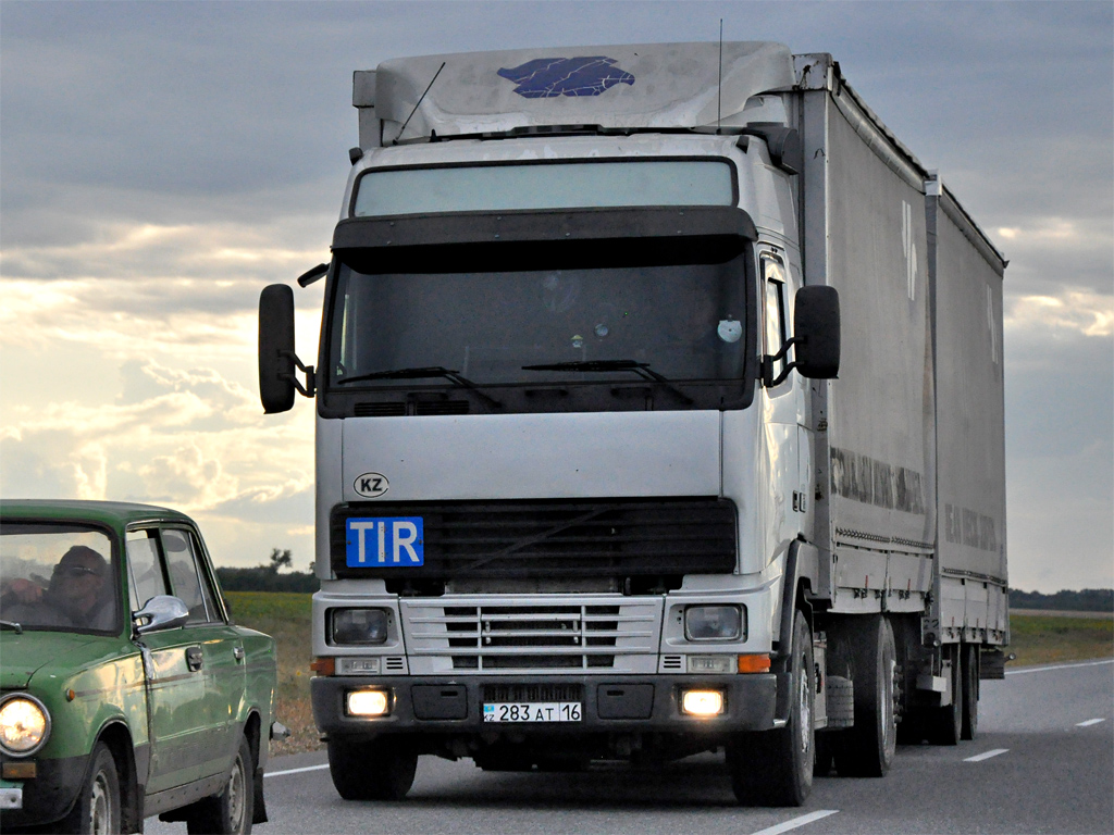 Восточно-Казахстанская область, № 283 AT 16 — Volvo ('1993) FH12.380