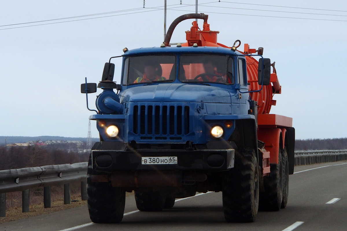 Сахалинская область, № В 380 НО 65 — Урал-4320-40