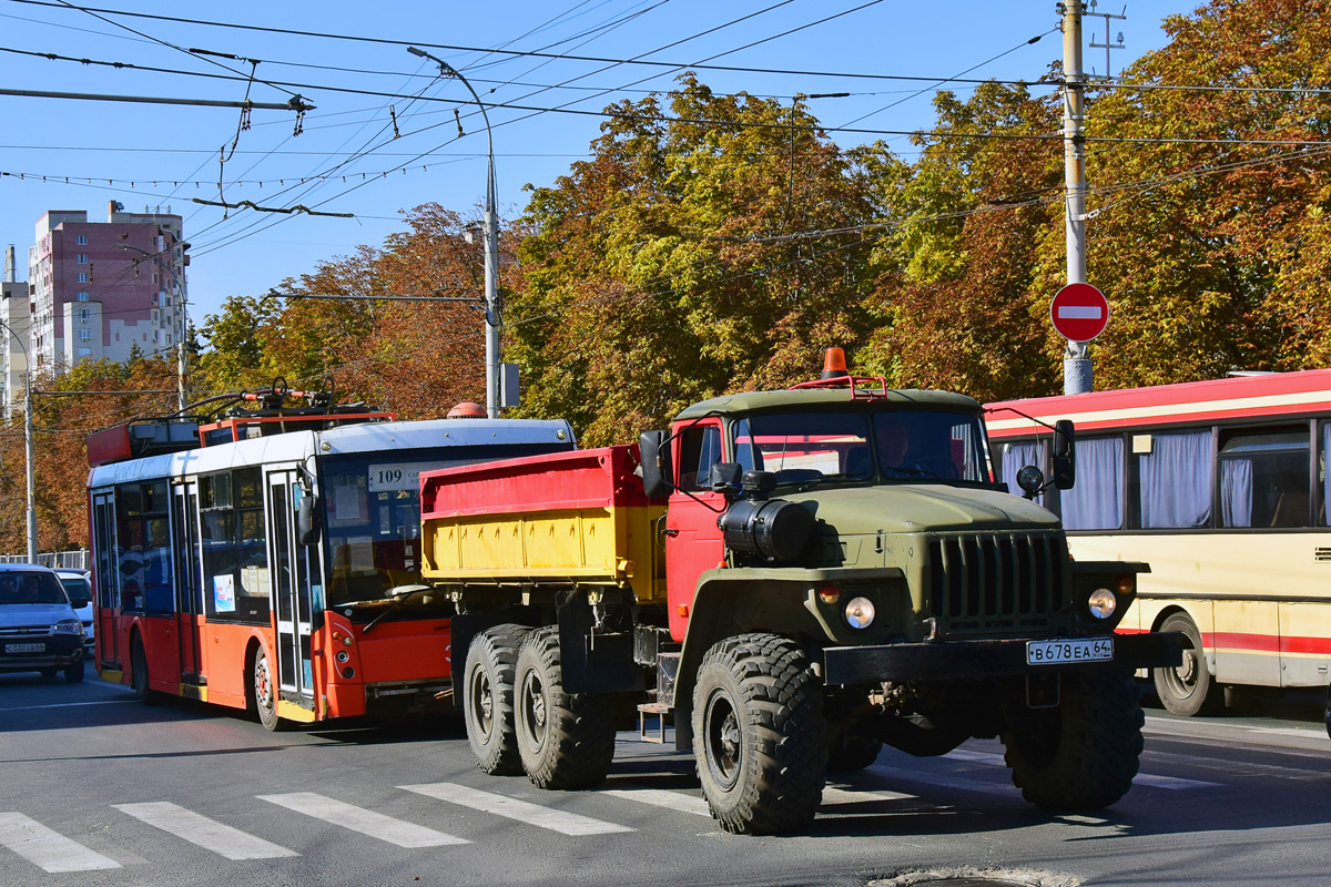 Саратовская область, № В 678 ЕА 64 — Урал-5557-10