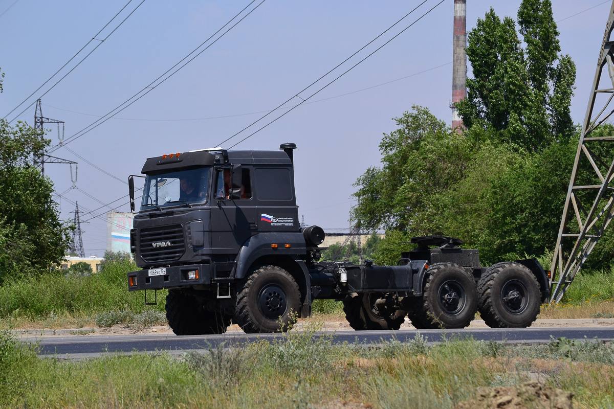 Москва, № Т 069 ХО 174 — Урал-44202-82