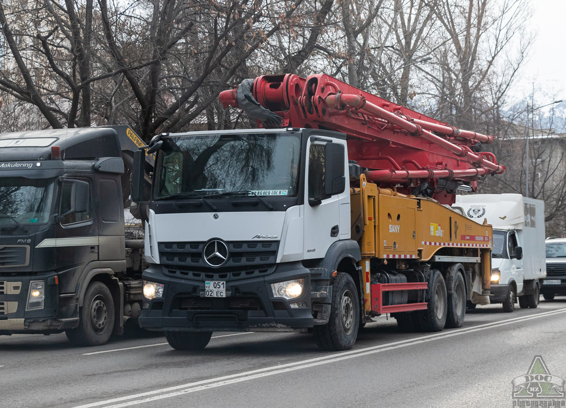 Алматы, № 051 EC 02 — Mercedes-Benz Arocs (общ.м)