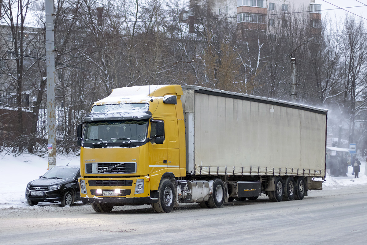 Кировская область, № А 054 ТН 43 — Volvo ('2002) FH12.400