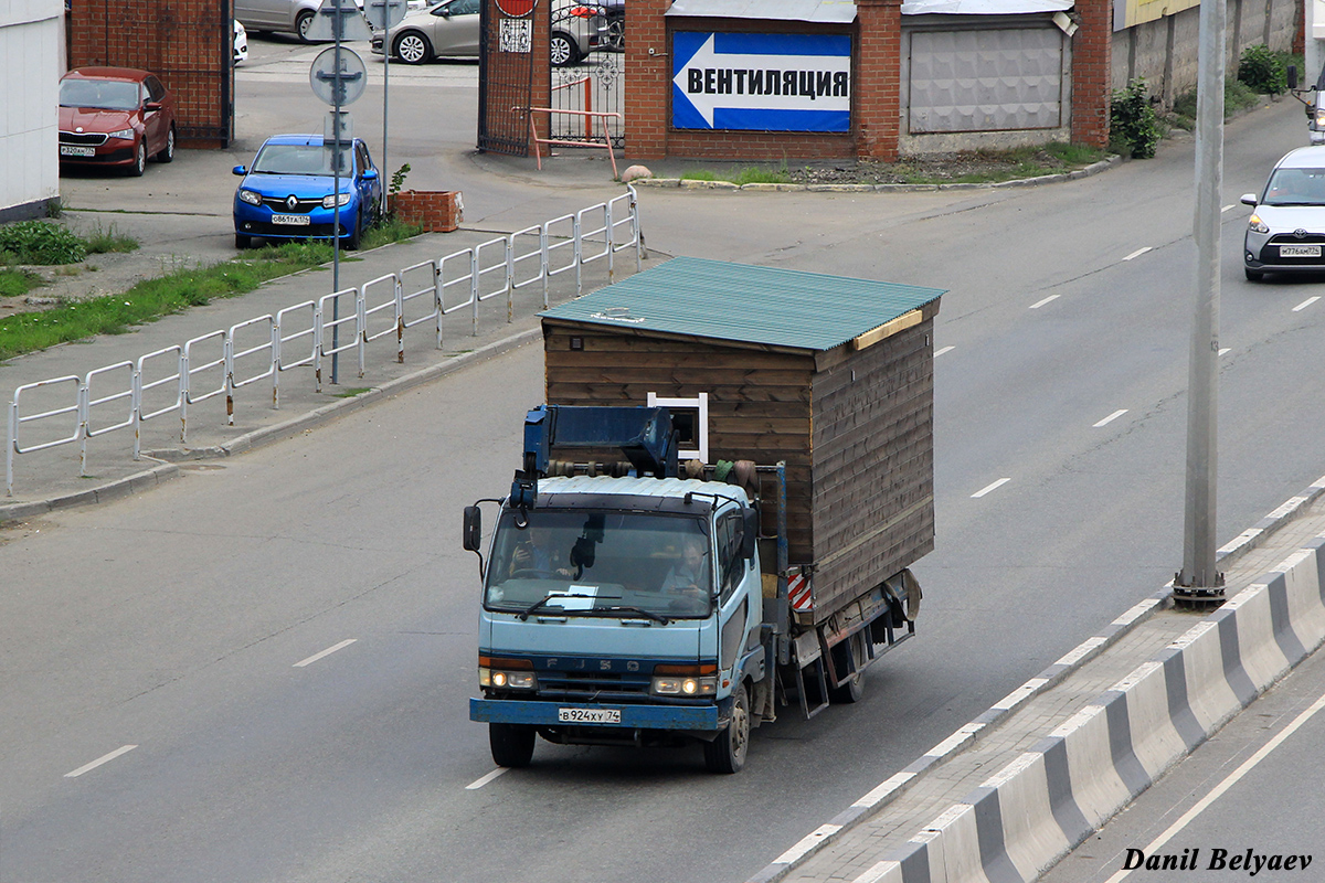 Челябинская область, № В 924 ХУ 74 — Mitsubishi Fuso Fighter