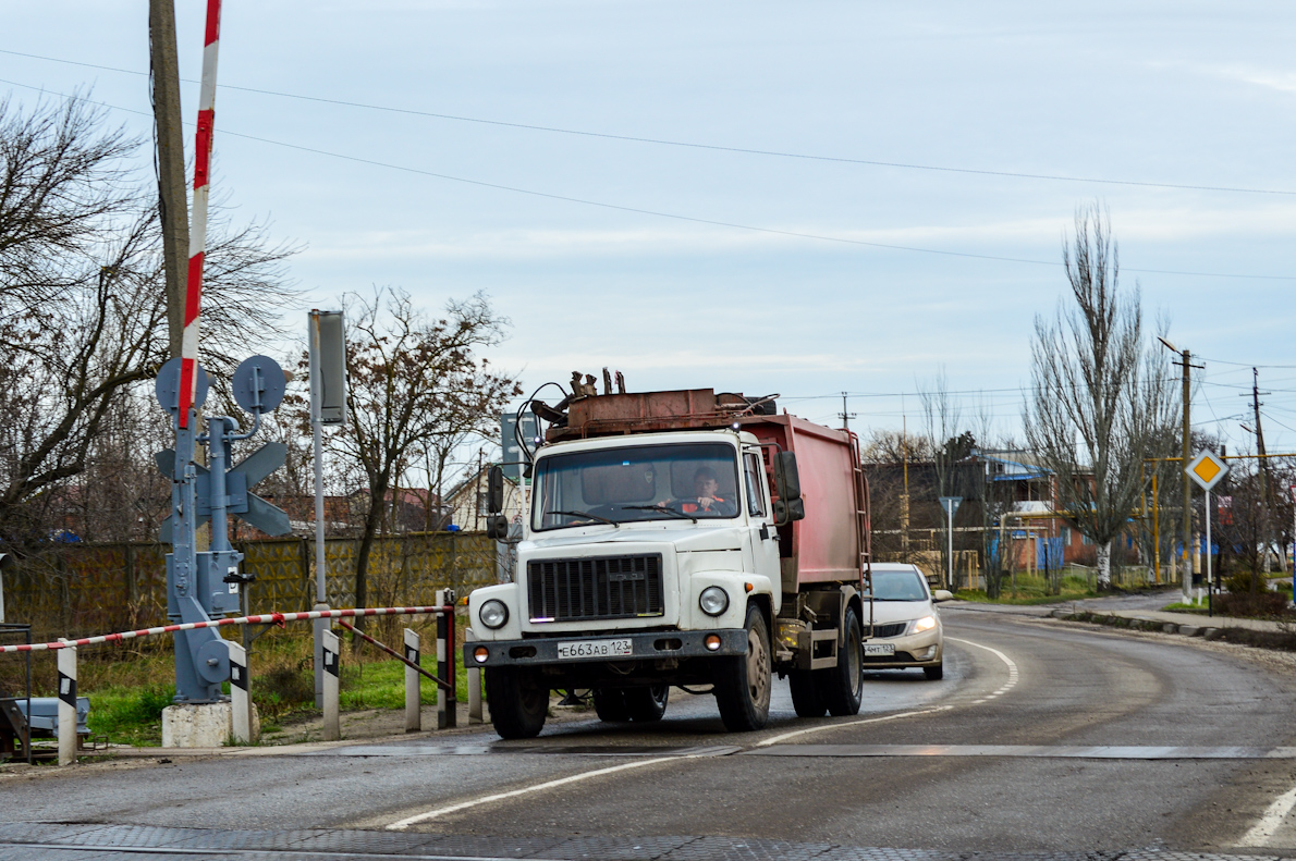 Краснодарский край, № Е 663 АВ 123 — ГАЗ-3309