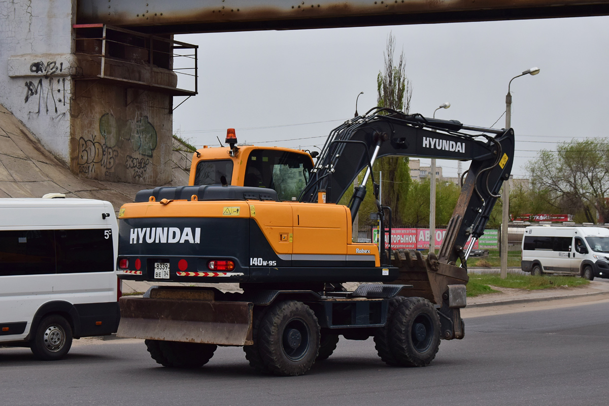 Волгоградская область, № 8339 ВЕ 34 — Hyundai R140W