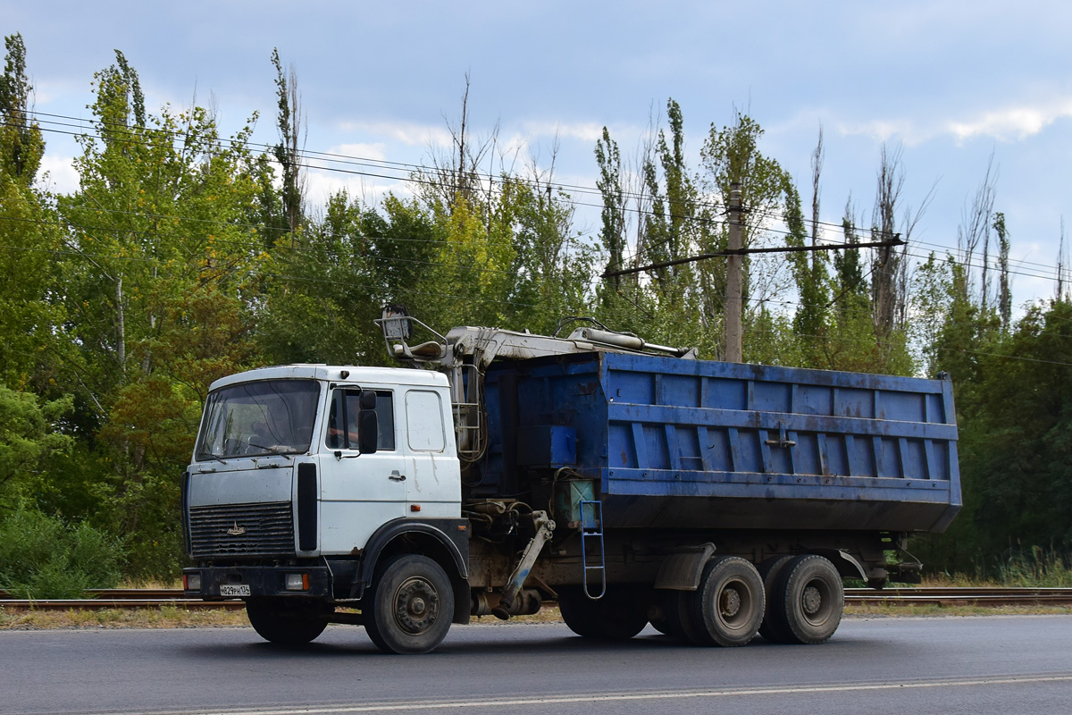 Волгоградская область, № М 829 РН 134 — МАЗ-6303 [630300]