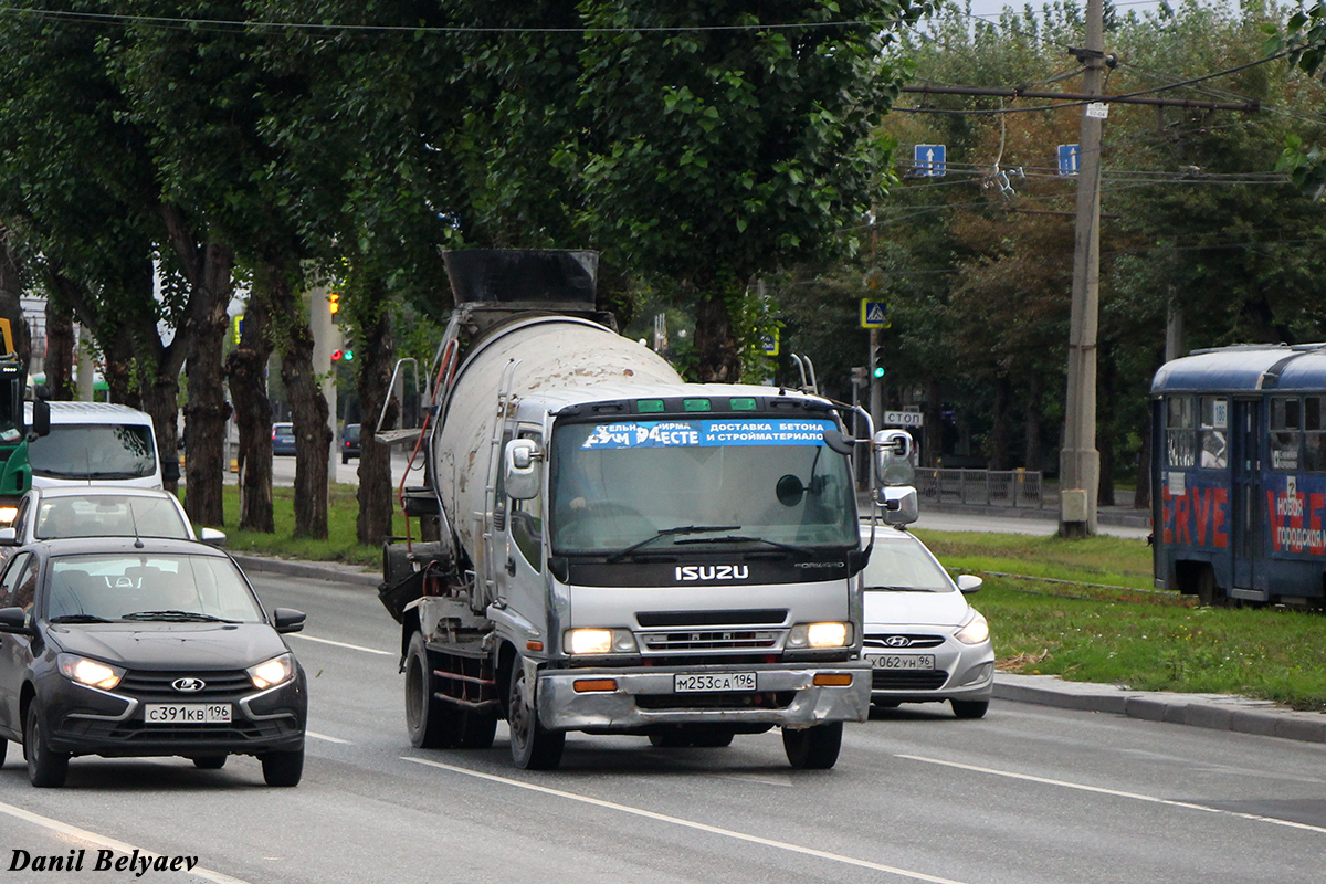 Свердловская область, № М 253 СА 196 — Isuzu Forward (общая модель)