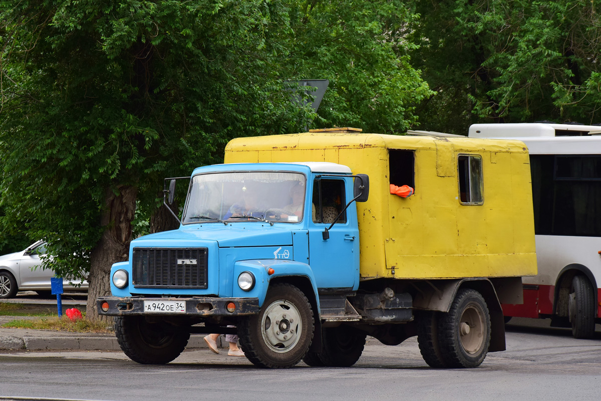 Волгоградская область, № А 942 ОЕ 34 — ГАЗ-3307