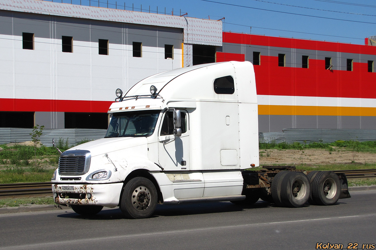 Омская область, № Н 295 КО 55 — Freightliner Columbia