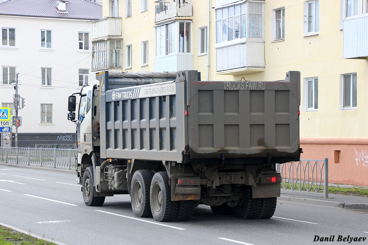 Свердловская область, № С 696 МЕ 196 — FAW J6 CA3250