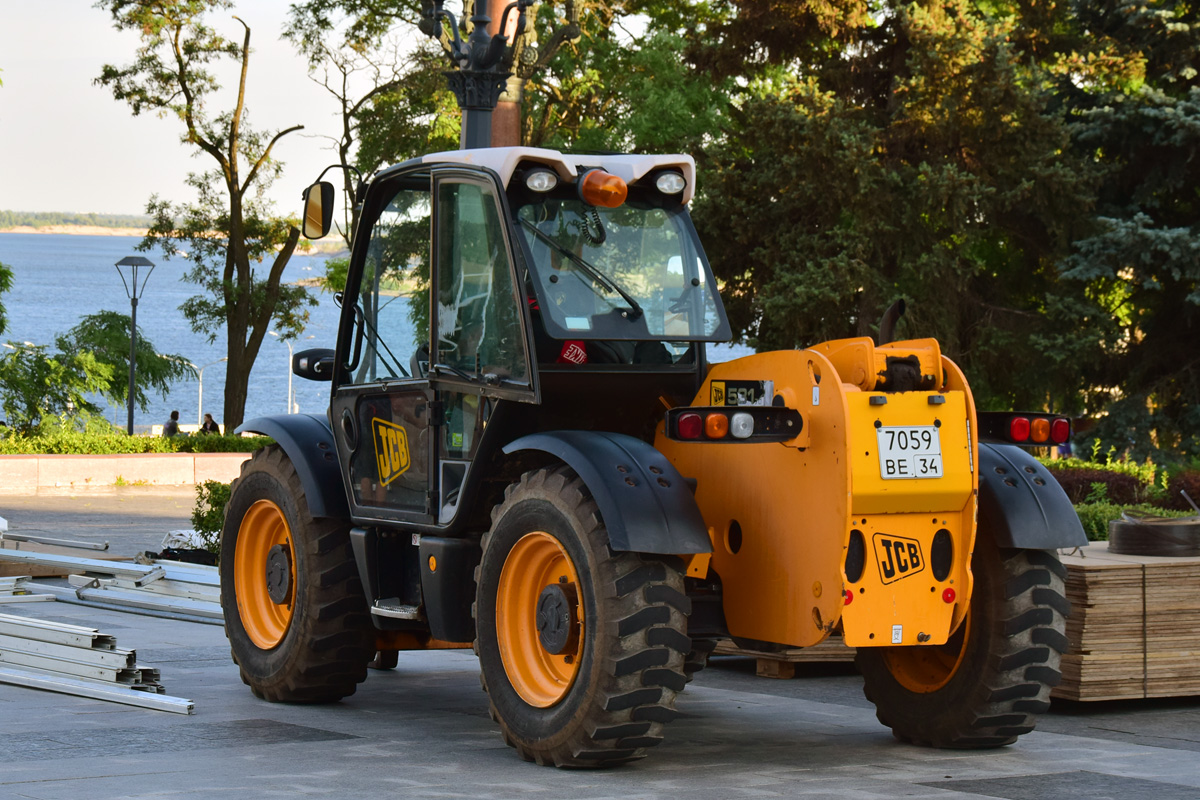 Волгоградская область, № 7059 ВЕ 34 — JCB 531-70