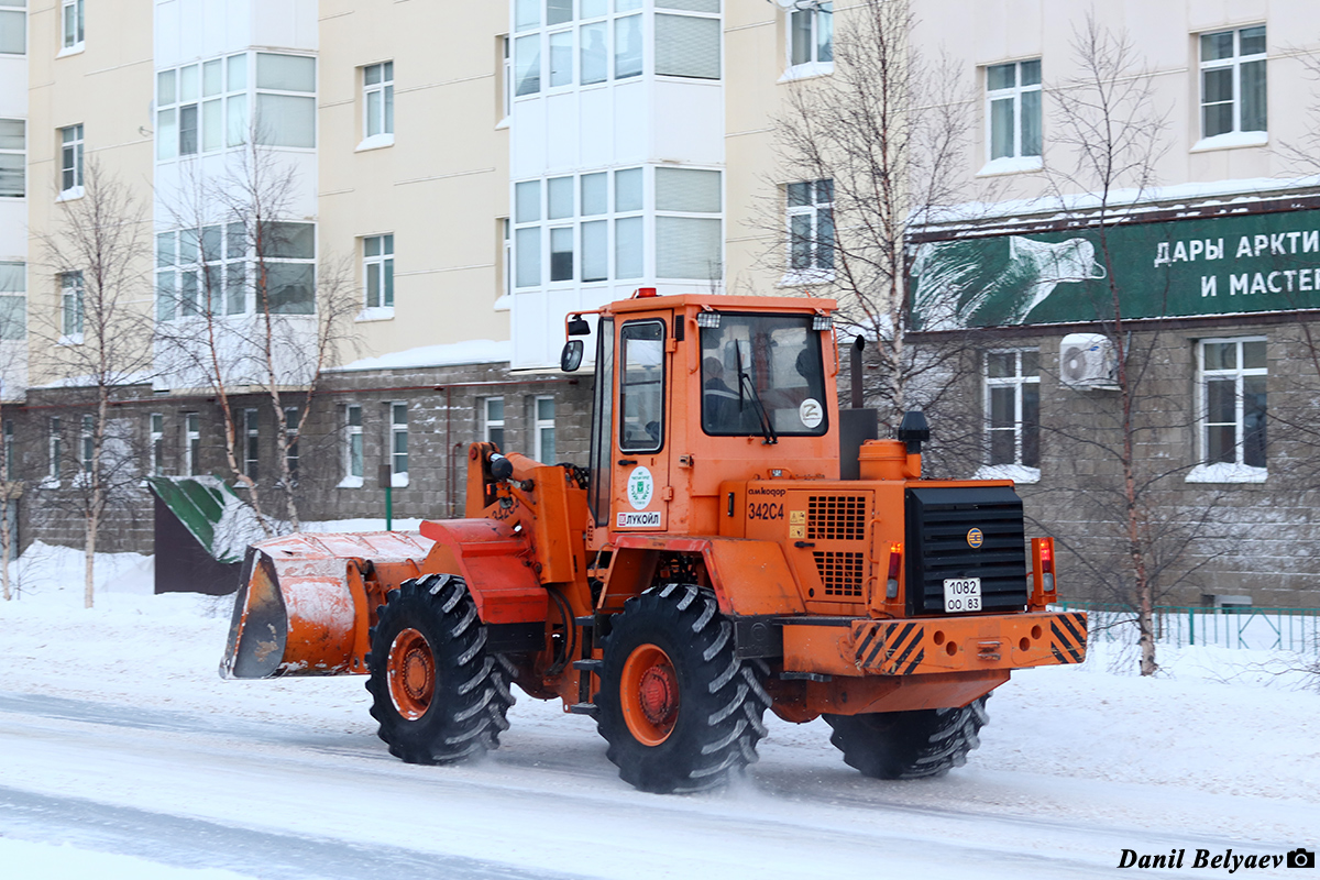 Ненецкий автономный округ, № 1082 ОО 83 — Амкодор-342С4