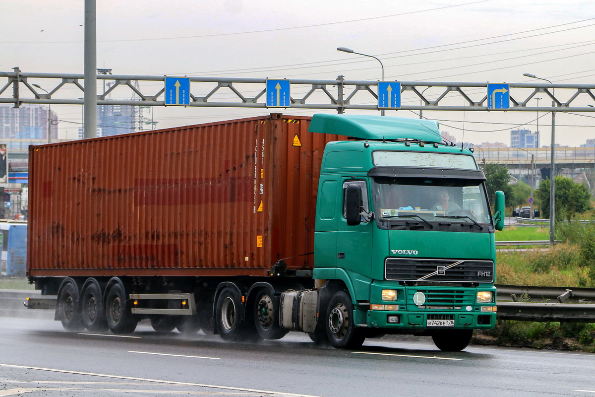 Санкт-Петербург, № В 742 КЕ 178 — Volvo ('1993) FH-Series