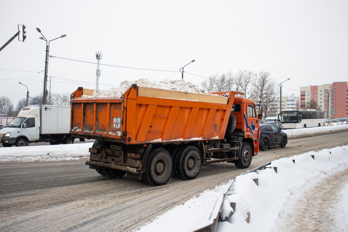 Московская область, № Х 806 УТ 790 — КамАЗ-6520-06 [65200F]