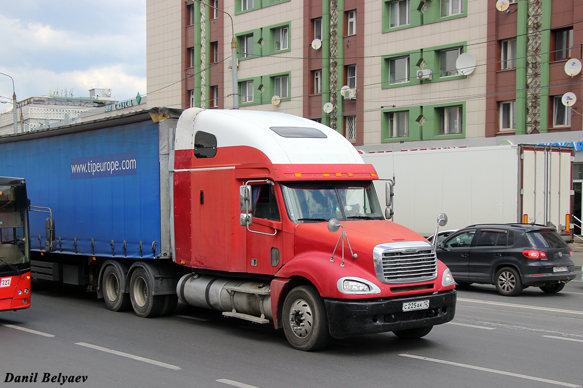 Марий Эл, № С 225 АК 12 — Freightliner Columbia