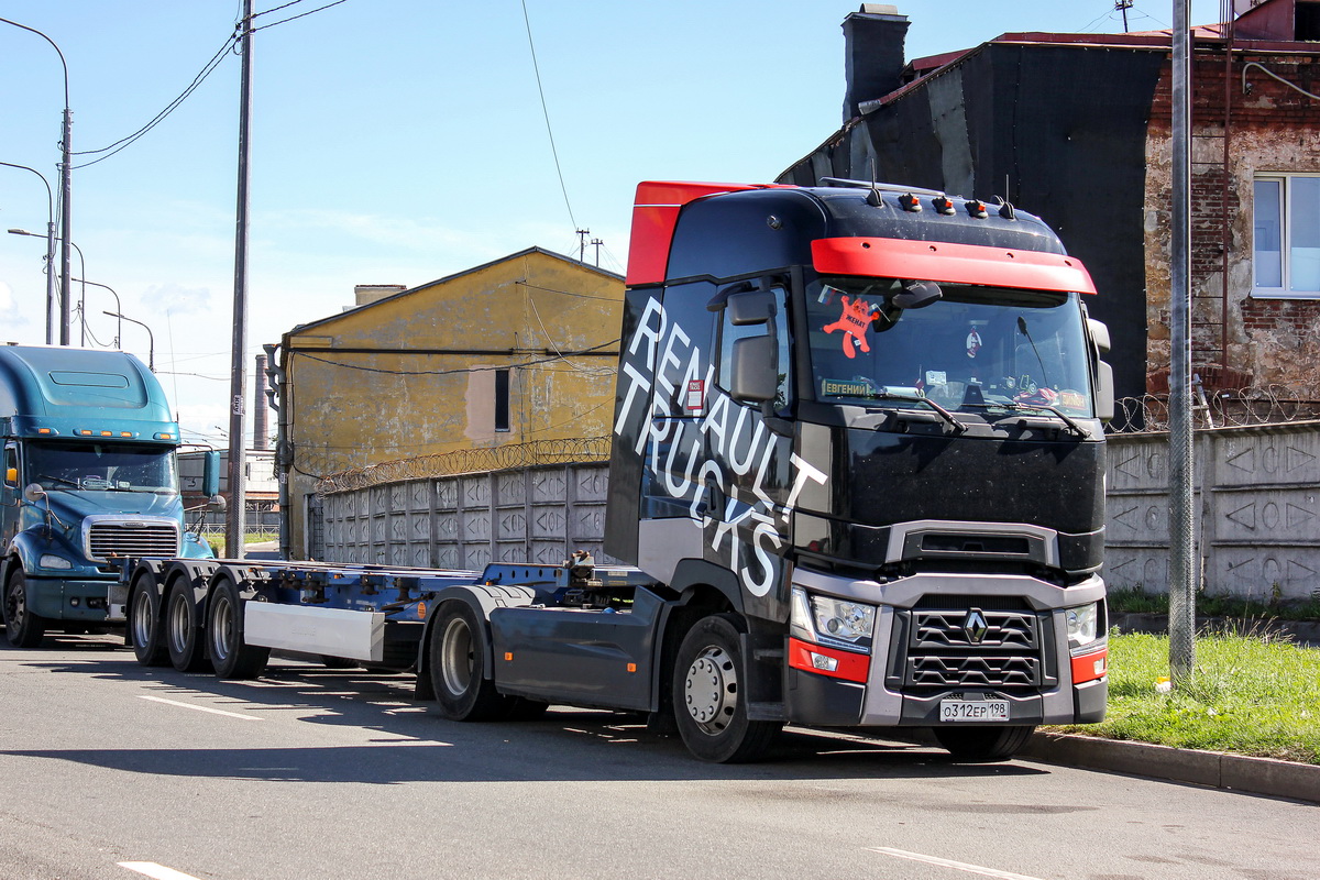 Санкт-Петербург, № О 312 ЕР 198 — Renault T-Series ('2013)