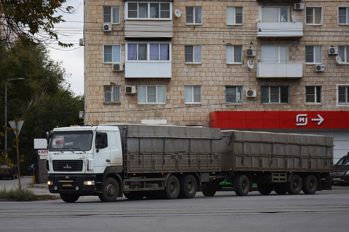 Волгоградская область, № М 896 СН 134 — МАЗ-6312B7