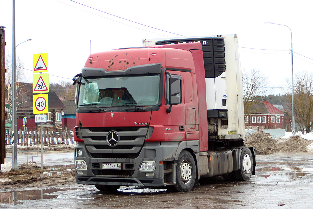 Брянская область, № М 075 КР 32 — Mercedes-Benz Actros ('2009) 1844