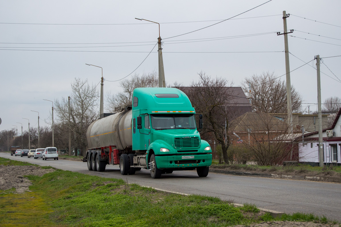 Краснодарский край, № Н 544 ЕС 193 — Freightliner Columbia