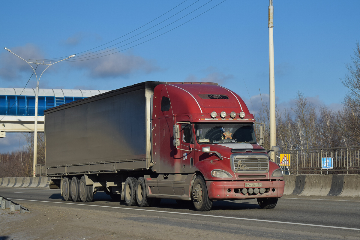 Алтайский край, № Е 572 УМ 22 — Freightliner Columbia